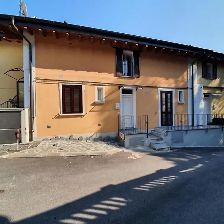 In With Maggiore Views Apartment *